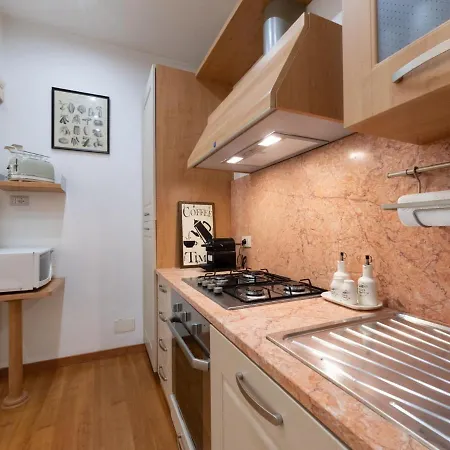 The Rent - Stylish One-bedroom In Piazza Barberini Róma