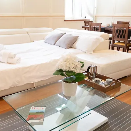 The Rent - Stylish One-bedroom In Piazza Barberini Róma