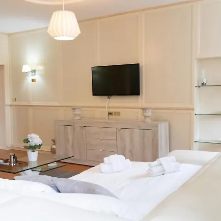 The Rent - Stylish One-bedroom In Piazza Barberini Róma