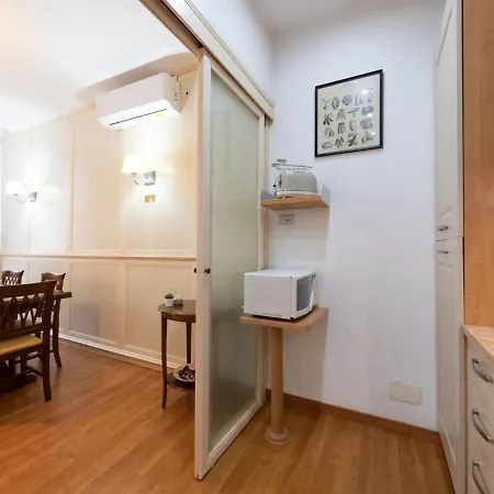 The Rent - Stylish One-bedroom In Piazza Barberini Apartament