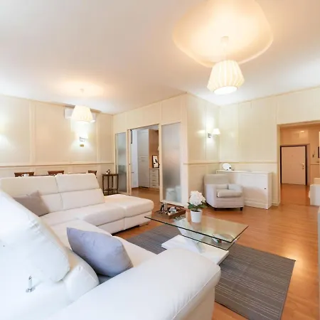 The Rent - Stylish One-bedroom In Piazza Barberini Apartament