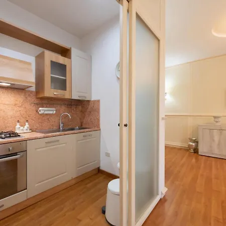 The Rent - Stylish One-bedroom In Piazza Barberini Rzym