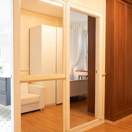 The Rent - Stylish One-bedroom In Piazza Barberini Apartament Rzym