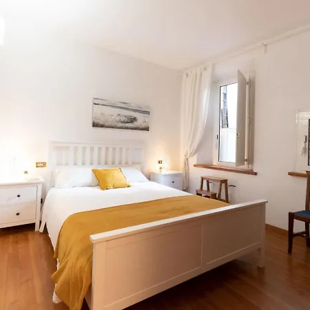 The Rent - Stylish One-bedroom In Piazza Barberini Apartament Rzym