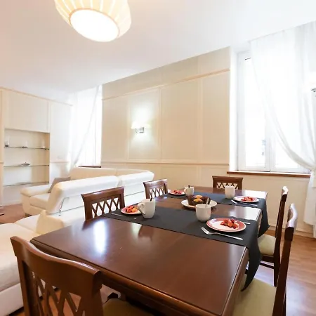 The Rent - Stylish One-bedroom In Piazza Barberini Apartament